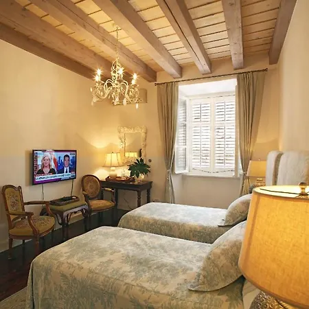 Locus Apartment *